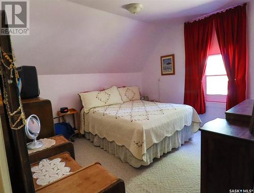 32 11Th Avenue Se, Swift Current, SK - Indoor Photo Showing Bedroom