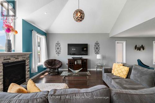 7 Stuckey Lane, East Luther Grand Valley (Grand Valley), ON - Indoor Photo Showing Living Room With Fireplace