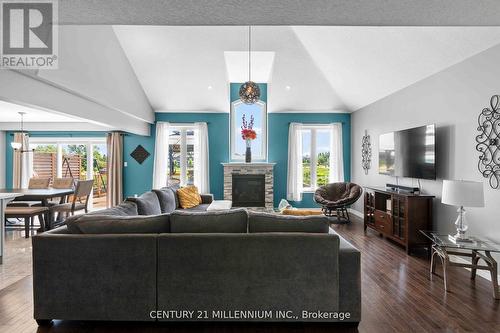 7 Stuckey Lane, East Luther Grand Valley (Grand Valley), ON - Indoor Photo Showing Living Room