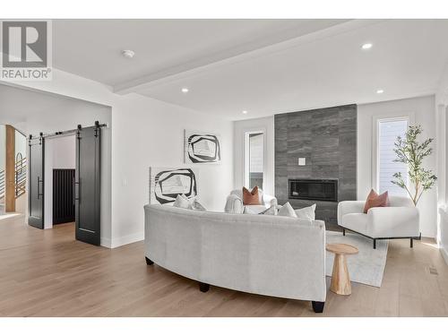 1026 Emslie Street Lot# Lot 7, Kelowna, BC - Indoor Photo Showing Living Room With Fireplace