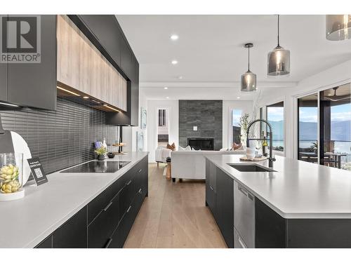 1026 Emslie Street Lot# Lot 7, Kelowna, BC - Indoor Photo Showing Kitchen With Upgraded Kitchen