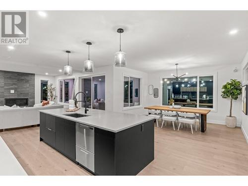 1026 Emslie Street Lot# Lot 7, Kelowna, BC - Indoor Photo Showing Kitchen With Upgraded Kitchen