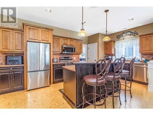 389 Mccarren Avenue, Kelowna, BC - Indoor Photo Showing Kitchen