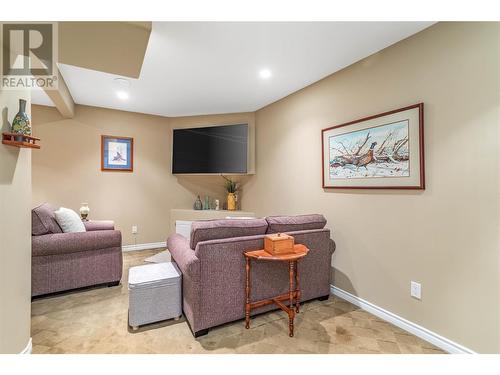 389 Mccarren Avenue, Kelowna, BC - Indoor