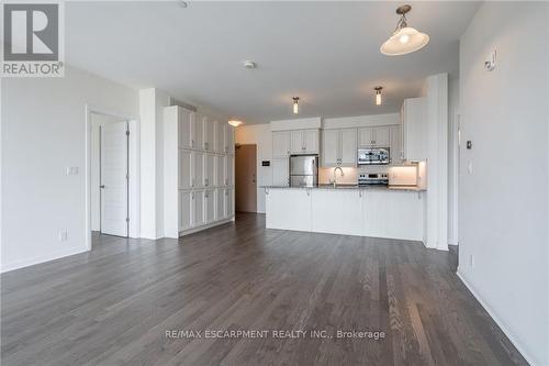 301 - 3028 Creekshore Common, Oakville, ON - Indoor Photo Showing Kitchen