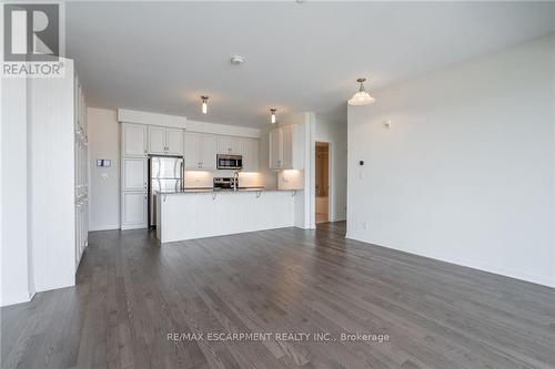 301 - 3028 Creekshore Common, Oakville, ON - Indoor Photo Showing Kitchen