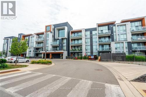 301 - 3028 Creekshore Common, Oakville, ON - Outdoor With Facade