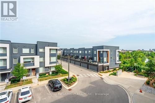 301 - 3028 Creekshore Common, Oakville, ON - Outdoor