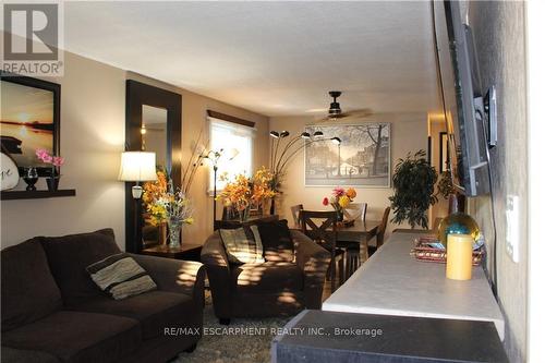 23 Lamb Court, Hamilton (Lisgar), ON - Indoor Photo Showing Living Room