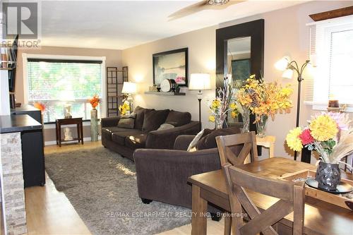 23 Lamb Court, Hamilton (Lisgar), ON - Indoor Photo Showing Living Room