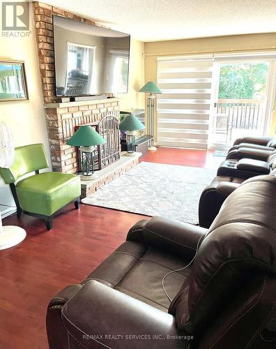 104 Lord Simcoe Drive, Brampton (Westgate), ON - Indoor Photo Showing Living Room