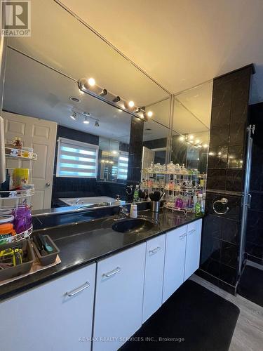 104 Lord Simcoe Drive, Brampton (Westgate), ON - Indoor Photo Showing Kitchen