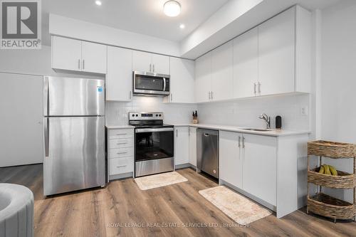 13 - 3415 Ridgeway Drive, Mississauga (Erin Mills), ON - Indoor Photo Showing Kitchen With Stainless Steel Kitchen