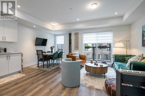 13 - 3415 Ridgeway Drive, Mississauga (Erin Mills), ON - Indoor Photo Showing Living Room