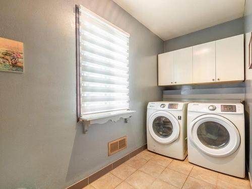 Salle de lavage - 296 Rue Chambly, Longueuil (Greenfield Park), QC - Indoor Photo Showing Laundry Room