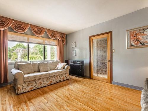 Living room - 296 Rue Chambly, Longueuil (Greenfield Park), QC - Indoor Photo Showing Living Room