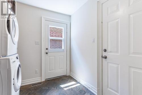 2185 Meadowland Drive, Oakville (River Oaks), ON - Indoor Photo Showing Laundry Room