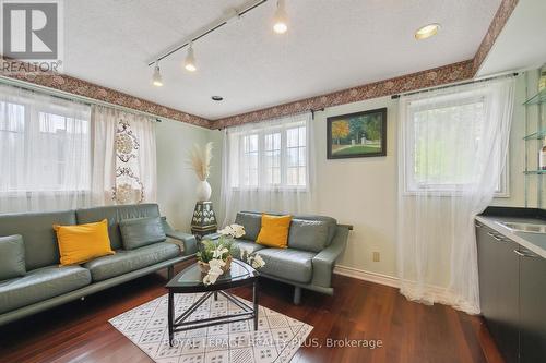 4143 Tapestry Trail, Mississauga (Rathwood), ON - Indoor Photo Showing Living Room