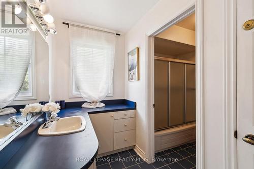 4143 Tapestry Trail, Mississauga (Rathwood), ON - Indoor Photo Showing Bathroom