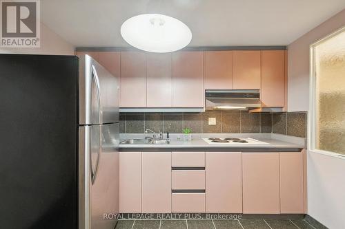 4143 Tapestry Trail, Mississauga (Rathwood), ON - Indoor Photo Showing Kitchen With Double Sink