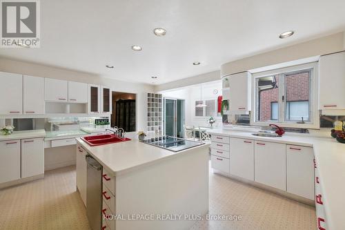 4143 Tapestry Trail, Mississauga (Rathwood), ON - Indoor Photo Showing Kitchen