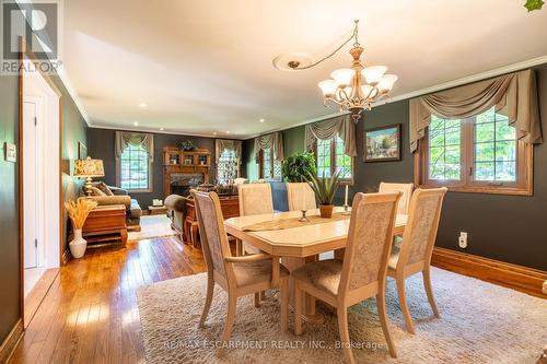 47 Woodend Drive, Hamilton, ON - Indoor Photo Showing Dining Room