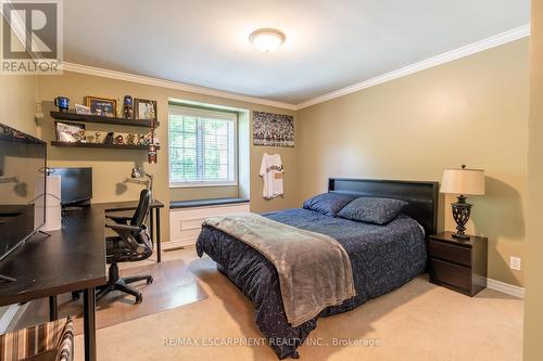 47 Woodend Drive, Hamilton, ON - Indoor Photo Showing Bedroom