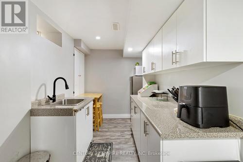 8751 Pawpaw Lane, Niagara Falls, ON - Indoor Photo Showing Kitchen