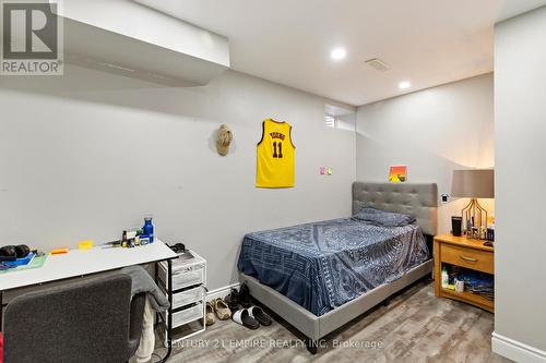 8751 Pawpaw Lane, Niagara Falls, ON - Indoor Photo Showing Bedroom