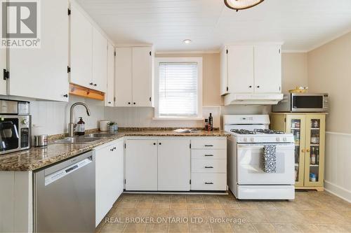 28 Walter Avenue S, Hamilton (Normanhurst), ON - Indoor Photo Showing Kitchen With Double Sink