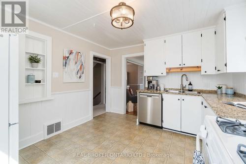 28 Walter Avenue S, Hamilton (Normanhurst), ON - Indoor Photo Showing Kitchen With Double Sink