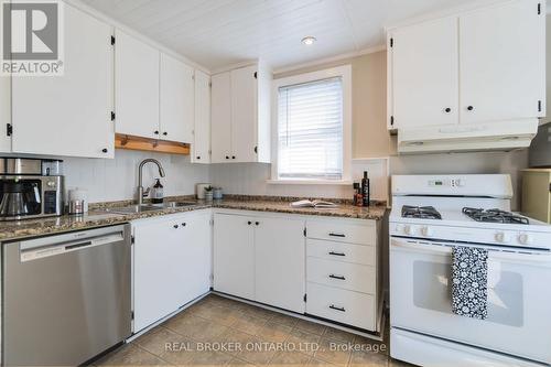 28 Walter Avenue S, Hamilton (Normanhurst), ON - Indoor Photo Showing Kitchen With Double Sink