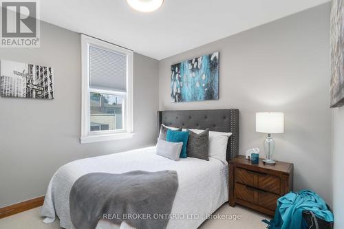 28 Walter Avenue S, Hamilton (Normanhurst), ON - Indoor Photo Showing Bedroom