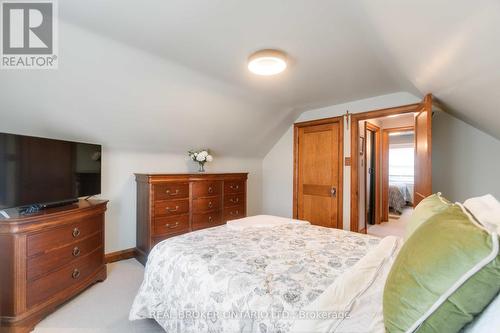 28 Walter Avenue S, Hamilton (Normanhurst), ON - Indoor Photo Showing Bedroom