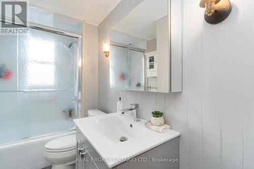 28 Walter Avenue S, Hamilton (Normanhurst), ON - Indoor Photo Showing Bathroom