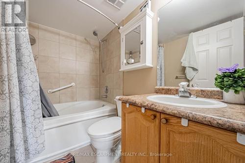 308 - 990 Golf Links Road, Hamilton (Meadowlands), ON - Indoor Photo Showing Bathroom