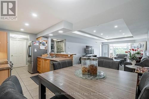 308 - 990 Golf Links Road, Hamilton (Meadowlands), ON - Indoor Photo Showing Dining Room