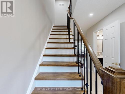 100 Seaton Drive, Aurora (Aurora Highlands), ON - Indoor Photo Showing Other Room