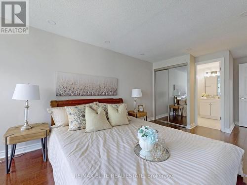 100 Seaton Drive, Aurora (Aurora Highlands), ON - Indoor Photo Showing Bedroom