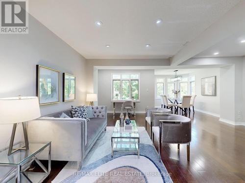 100 Seaton Drive, Aurora (Aurora Highlands), ON - Indoor Photo Showing Living Room