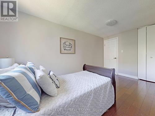 100 Seaton Drive, Aurora (Aurora Highlands), ON - Indoor Photo Showing Bedroom