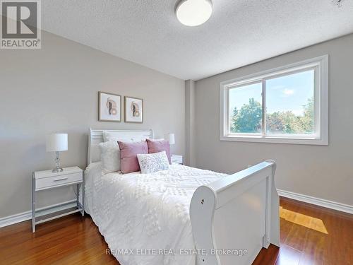 100 Seaton Drive, Aurora (Aurora Highlands), ON - Indoor Photo Showing Bedroom