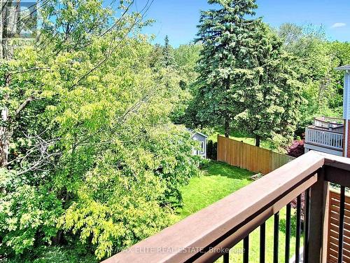 100 Seaton Drive, Aurora (Aurora Highlands), ON - Outdoor