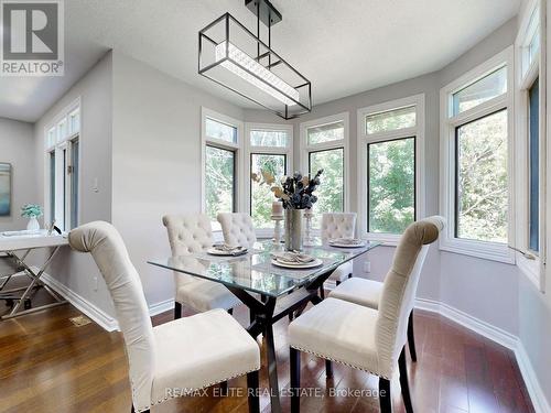 100 Seaton Drive, Aurora (Aurora Highlands), ON - Indoor Photo Showing Dining Room