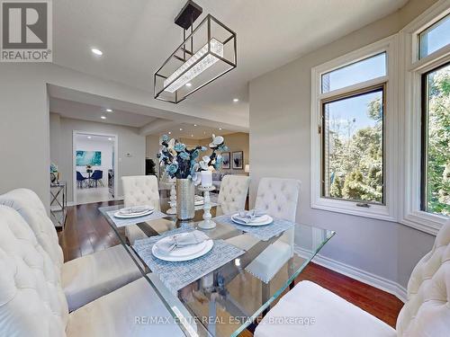 100 Seaton Drive, Aurora (Aurora Highlands), ON - Indoor Photo Showing Dining Room