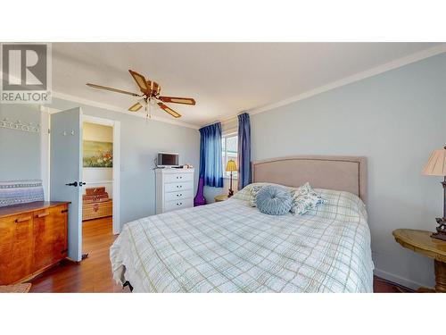 8901 92Nd Avenue, Osoyoos, BC - Indoor Photo Showing Bedroom