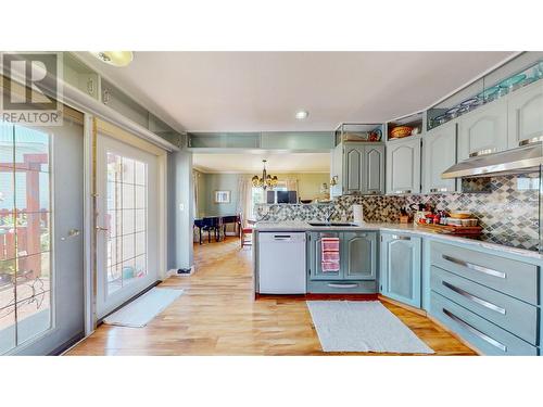 8901 92Nd Avenue, Osoyoos, BC - Indoor Photo Showing Kitchen With Upgraded Kitchen