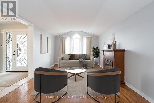 28 Sun King Crescent, Barrie (Innis-Shore), ON - Indoor Photo Showing Living Room