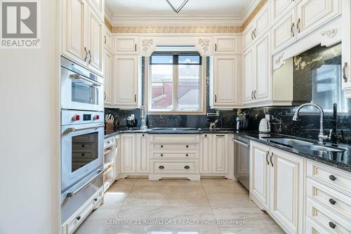 36 Quintette Close, Brampton (Bram East), ON - Indoor Photo Showing Kitchen