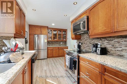 7 Newbridge Crescent, Brampton (Westgate), ON - Indoor Photo Showing Kitchen